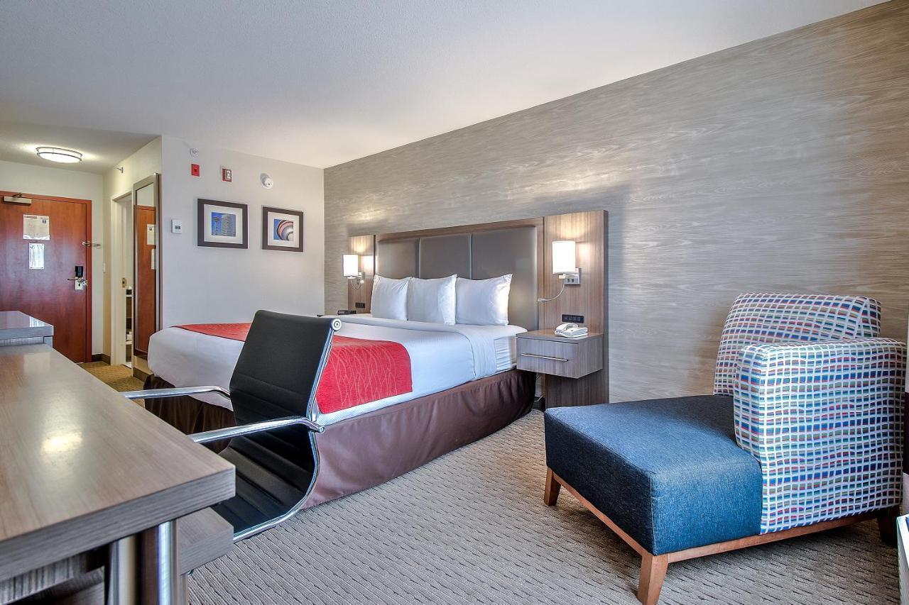 Comfort Inn & Suites South YYC Exterior foto