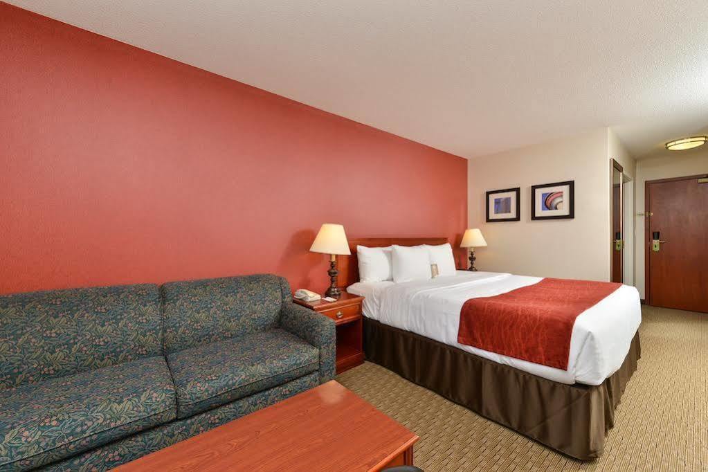 Comfort Inn & Suites South YYC Exterior foto